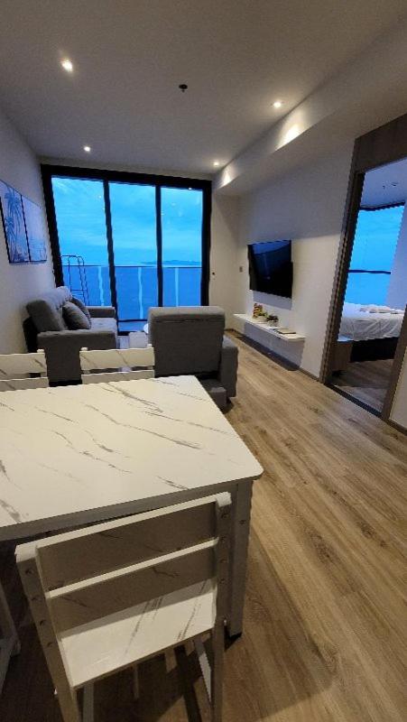 The Andromeda Condominium Seaview Pattaya Room photo