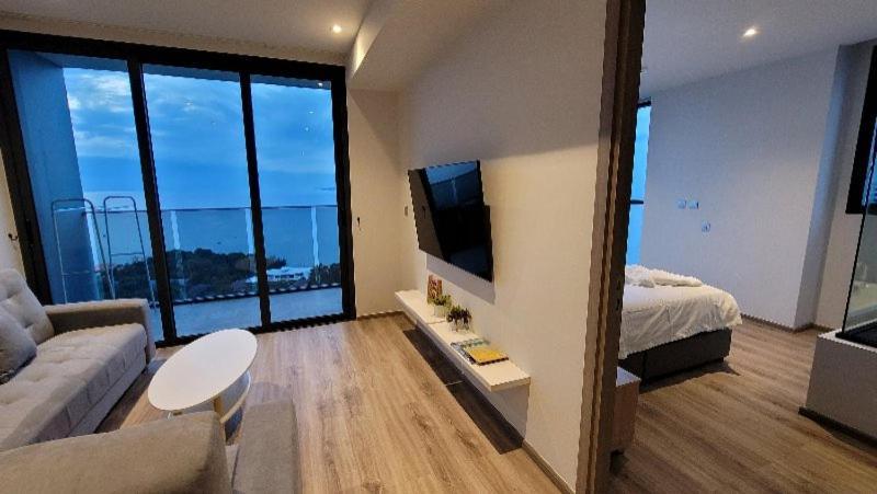 The Andromeda Condominium Seaview Pattaya Room photo