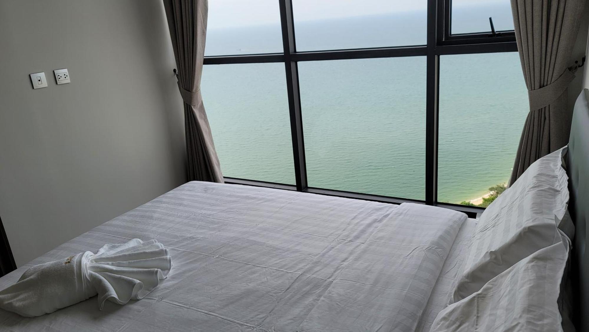 The Andromeda Condominium Seaview Pattaya Room photo