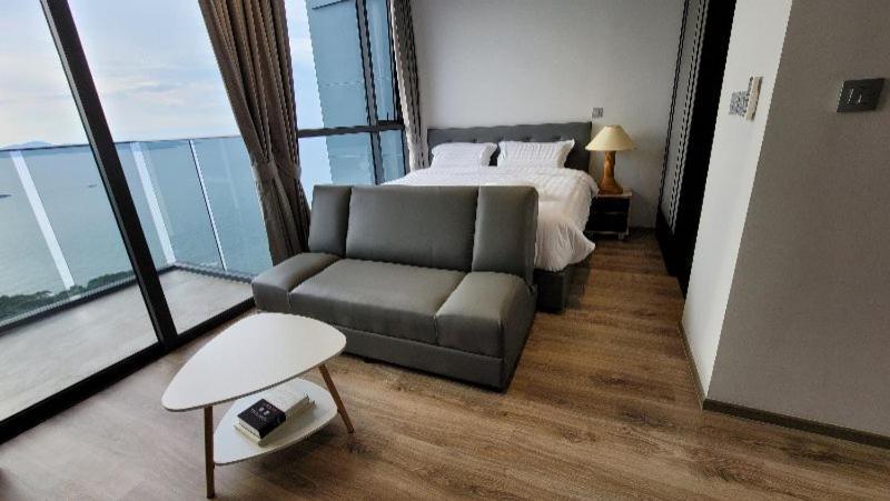 The Andromeda Condominium Seaview Pattaya Room photo